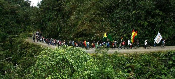 La defensa del TIPNIS unió a los indígenas de tierras altas y tierras bajas en la octava marcha. 